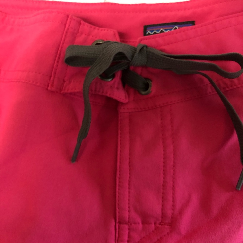 Patagonia Women’ Fuchsia Pink Shorts. - Picture 6 of 7